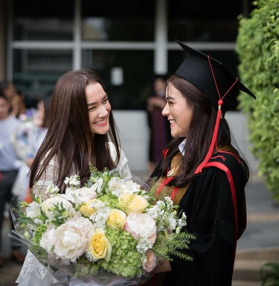 Buket Bunga Wisuda untuk Kelulusan yang  Berkesan