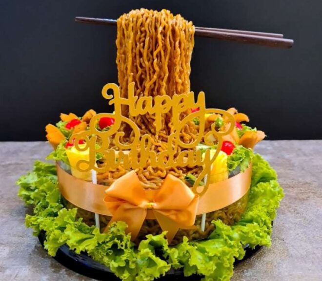 Cake Mie Goreng (Kue Ulang Tahun Mie Goreng)