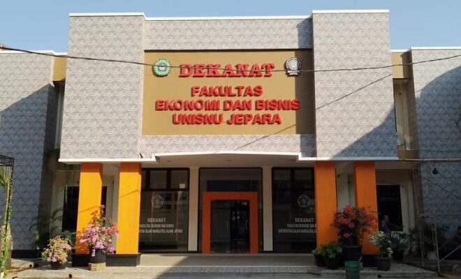 Belajar Bisnis Online di Fakultas Ekonomi dan Bisnis UNISNU Jepara